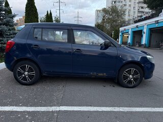 2010 Skoda Fabia II Рестайлинг, синий, 230000 рублей, вид 4