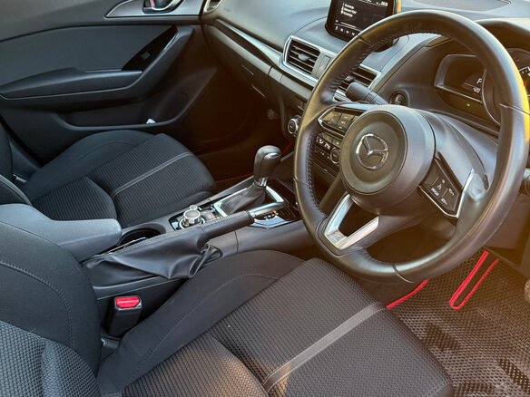 2016 Mazda Axela III Рестайлинг, красный, 1500000 рублей - вид 7