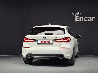 2022 BMW 1 серии 118d III (F40), белый, 2185000 рублей, вид 3