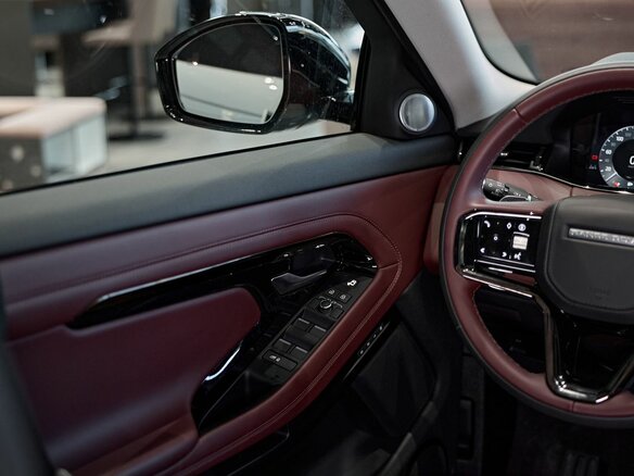2025 Land Rover Range Rover Evoque II Рестайлинг, серый, 6949000 рублей - вид 17