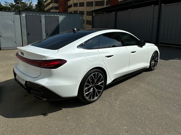 2025 Audi A5 L Sportback III (B10), белый - вид 4