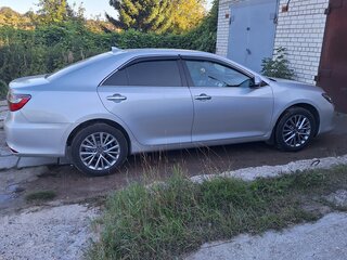 2017 Toyota Camry US Market VII (XV50) Рестайлинг, серебристый, 2150000 рублей, вид 2