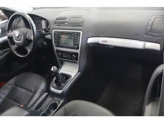 2011 Skoda Octavia II (A5) Рестайлинг, белый, 1057500 рублей, вид 5