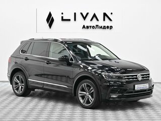 2018 Volkswagen Tiguan II, чёрный, 2485000 рублей, вид 1