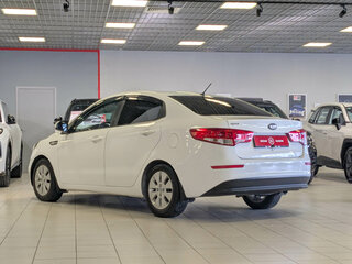 2016 Kia Rio III Рестайлинг, белый, 809900 рублей, вид 4