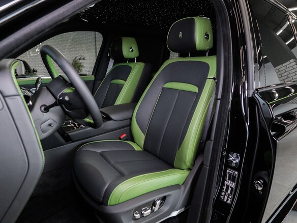 2025 Rolls-Royce Cullinan Black Badge I Рестайлинг (Series II), чёрный, 58000000 рублей - вид 12