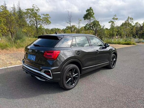 2022 Audi Q2 L 35 TFSI I Рестайлинг, чёрный, 1690095 рублей - вид 3