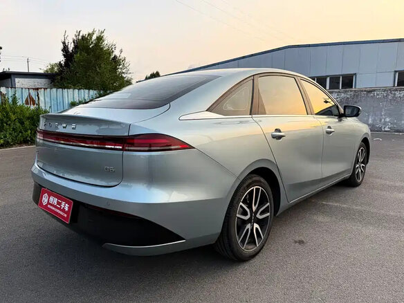2025 Roewe D6 54 kWh, серебристый, 1696520 рублей - вид 3