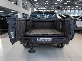 2026 Ram 1500 Crew Cab V Рестайлинг, чёрный, 11482728 рублей, вид 3