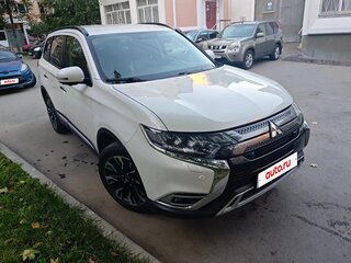 2022 Mitsubishi Outlander III Рестайлинг 3, белый, 2700000 рублей, вид 2