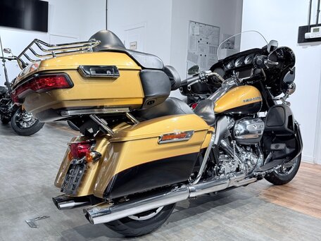 2017 Harley-Davidson Electra Glide, золотистый, 1899000 рублей, вид 3