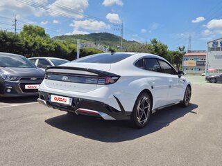2023 Hyundai Sonata VIII (DN8) Рестайлинг, белый, 2200000 рублей, вид 4