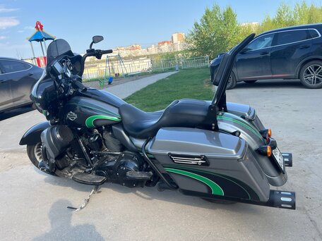 2010 Harley-Davidson Electra Glide, серый, 1000000 рублей, вид 4