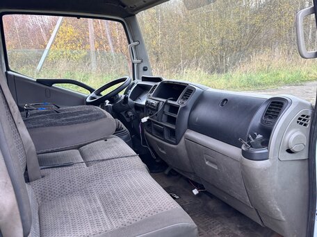 2010 Nissan Cabstar, белый, 930000 рублей, вид 4
