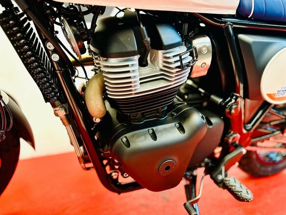 2026 Royal Enfield Bear 650, белый, 728000 рублей - вид 12