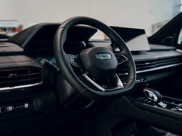 2026 Geely Okavango I Рестайлинг, белый - вид 23