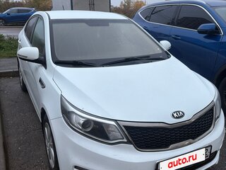 2015 Kia Rio III Рестайлинг, белый, 970000 рублей, вид 3