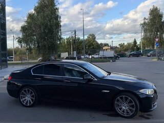 2013 BMW 5 серии 520i VI (F10/F11/F07), чёрный, 1955000 рублей, вид 2