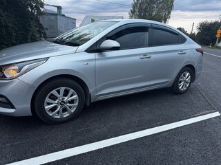 2018 Hyundai Solaris II, серебристый, 1250000 рублей, вид 3