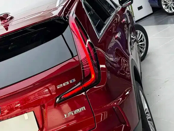 2025 Cadillac XT4 I Рестайлинг, красный - вид 12