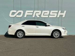 2015 Toyota Camry VII (XV50) Рестайлинг, белый, 1969000 рублей, вид 5