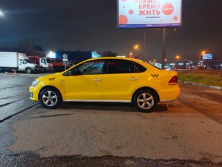 2020 Volkswagen Polo V Рестайлинг, жёлтый, 640000 рублей, вид 2