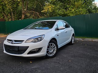 2013 Opel Astra J Рестайлинг, белый, 690000 рублей, вид 4