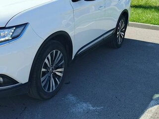 2019 Mitsubishi Outlander III Рестайлинг 3, белый, 1900000 рублей, вид 4