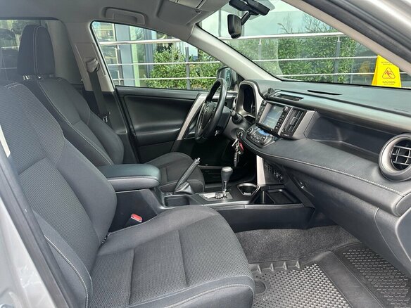 2016 Toyota RAV4 IV (XA40) Рестайлинг, серебристый, 1859000 рублей - вид 8