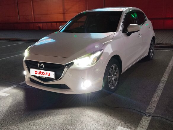 2015 Mazda Demio IV (DJ), белый, 970000 рублей - вид 1