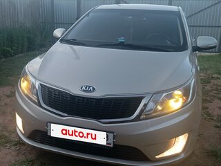 2014 Kia Rio 5-speed III, бежевый, 800000 рублей, вид 3