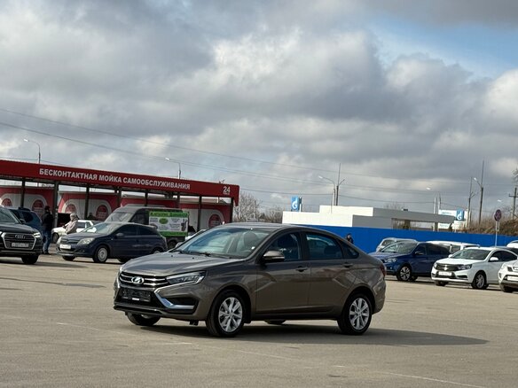 2024 Lada (ВАЗ) Vesta I Рестайлинг (NG), коричневый, 1650000 рублей - вид 1