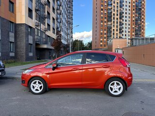 2015 Ford Fiesta Mk6 Рестайлинг, красный, 900000 рублей, вид 4