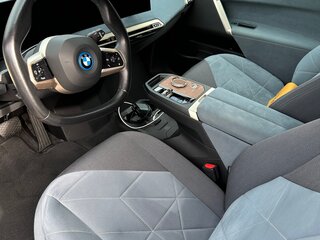 2022 BMW iX xDrive40 I (I20), серый, 6300000 рублей, вид 4