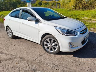2013 Hyundai Solaris I, белый, 840000 рублей, вид 4