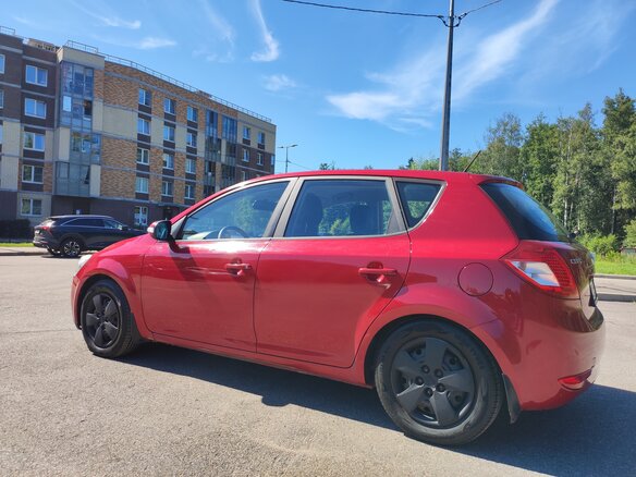 2011 Kia Ceed I Рестайлинг, красный - вид 9
