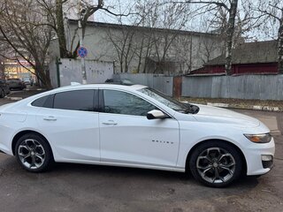 2020 Chevrolet Malibu IX Рестайлинг, белый, 1799000 рублей, вид 4