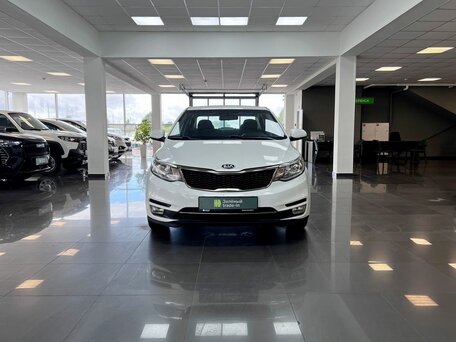 2016 Kia Rio III Рестайлинг, белый, 995000 рублей, вид 3
