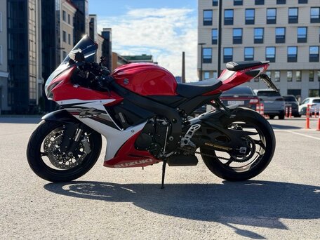 2013 Suzuki GSX-R 600, красный, 1050000 рублей, вид 4