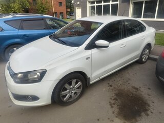 2015 Volkswagen Polo V, белый, 900000 рублей, вид 4