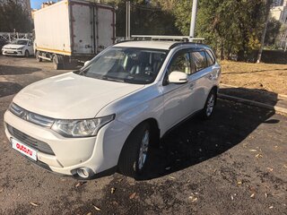 2013 Mitsubishi Outlander III, белый, 1050000 рублей, вид 2