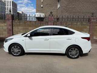2017 Hyundai Solaris II, белый, 1330000 рублей, вид 4