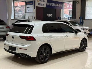 2023 Volkswagen Golf VIII, белый, 2040000 рублей, вид 4