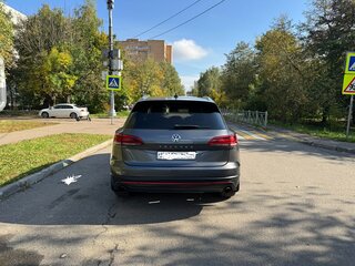 2019 Volkswagen Touareg III, серый, 4700000 рублей, вид 3