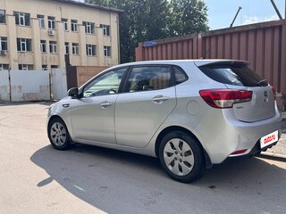 2016 Kia Rio III Рестайлинг, серебристый, 695000 рублей, вид 4
