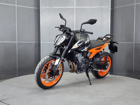 2023 KTM 890 Duke GP, чёрный, 899000 рублей, вид 4