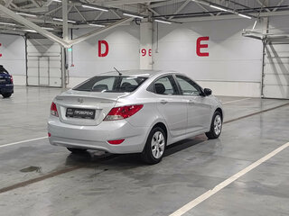 2013 Hyundai Solaris I, серебристый, 715000 рублей, вид 5