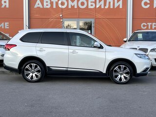 2016 Mitsubishi Outlander III Рестайлинг 2, белый, 1390000 рублей, вид 4