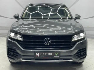 2021 Volkswagen Touareg III, серый, 6200000 рублей, вид 3