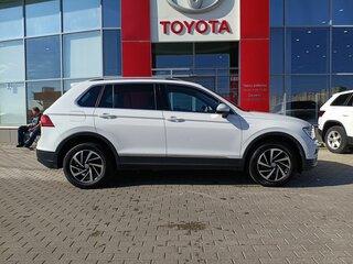 2018 Volkswagen Tiguan II, белый, 2269000 рублей, вид 4
